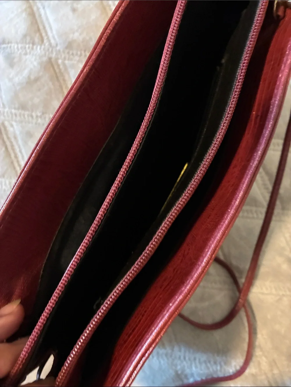 Women's Crossbody Bag in Burgundy